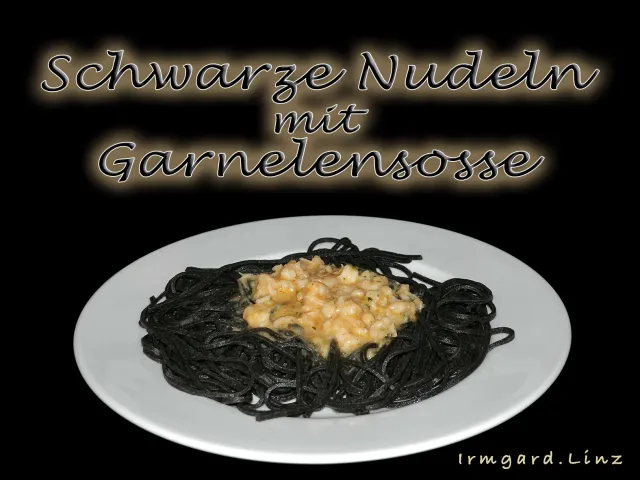 Schwarze Nudeln mit Garnelensosse