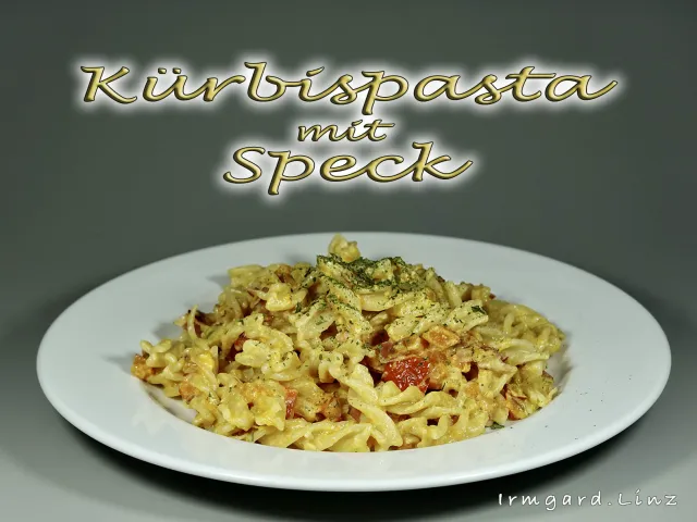 Kürbispasta mit Speck