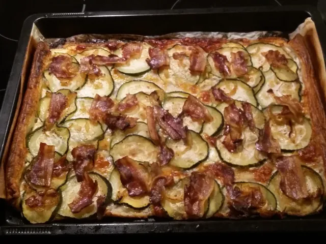 Pikanter Zucchinikuchen