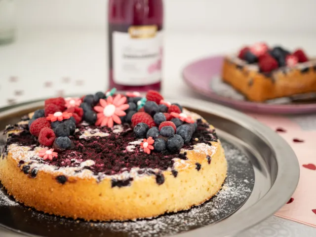 Veilchenblüten Frizzante-Obstkuchen