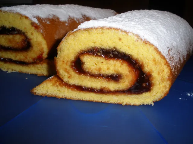 Bisquitrolle - mit Traubengelee