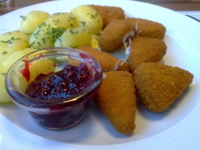 Gebackene Briespitzen mit Petersilienerdäpfel