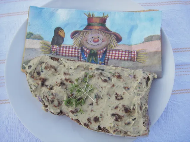 Avocadoaufstrich mit Kürbiskernen