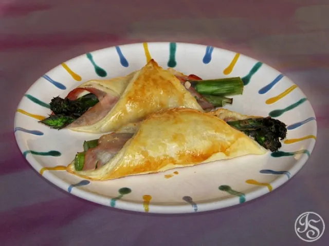 Spargel-Blätterteig-Päckchen