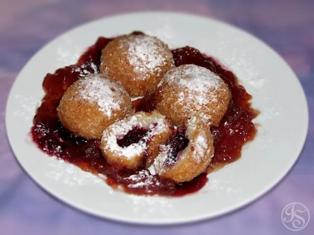 Waldbeeren-Topfenknödel