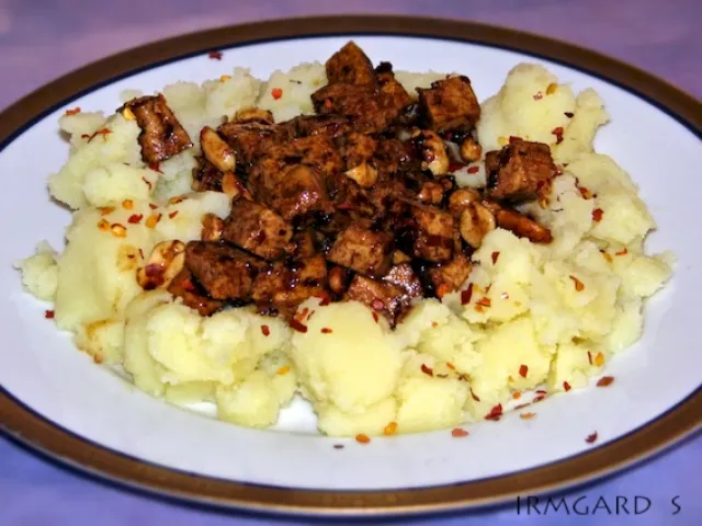Tofu mit Erdnüssen