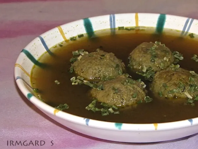 Leberknödelsuppe / 2