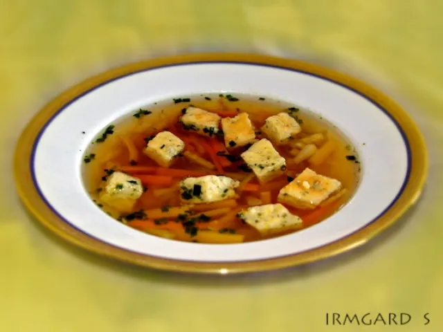 Wurzelgemüsesuppe mit Schöberl