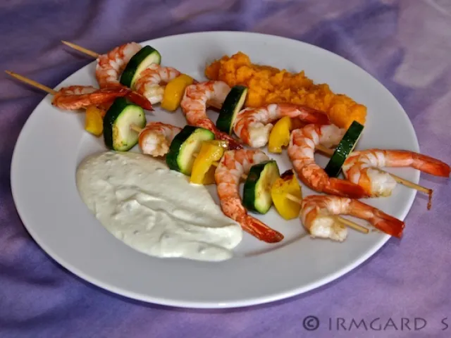 Garnelenspieße mit Knoblauchsoße