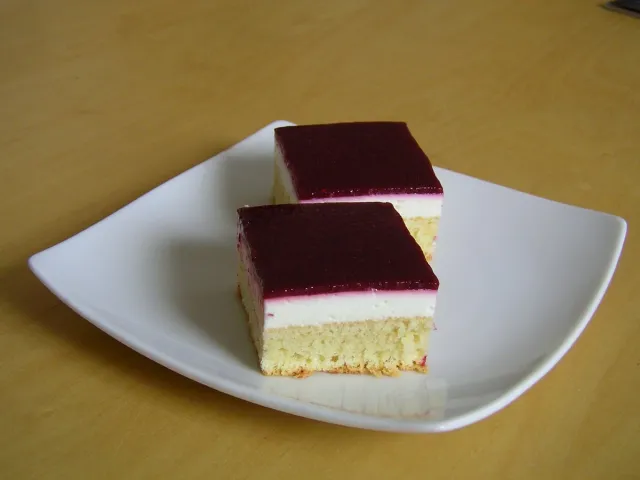 Fruchtige Beeren-Joghurt-Schnitte
