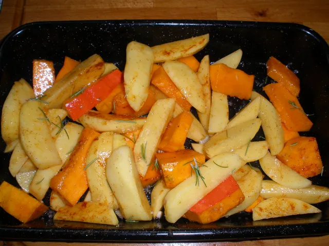 Pikante Ofen-Kartoffel-Kürbis - Pfanne