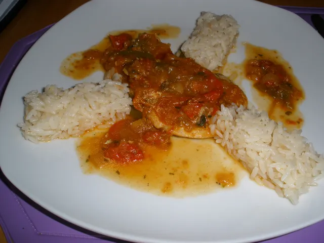 Putenschnitzerl an Letschogemüse mit Reis