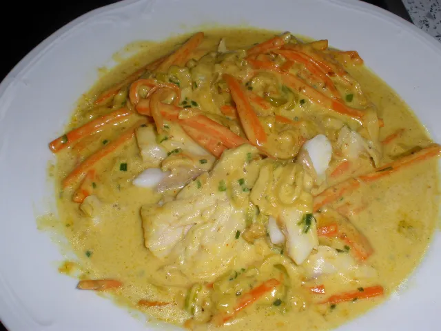 Schnelle Fischpfanne in Gemüse - Curry - Soße