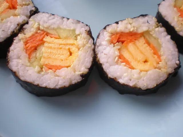 Maki-Sushi with Tamagoyaki (Sushi mit Omelett)