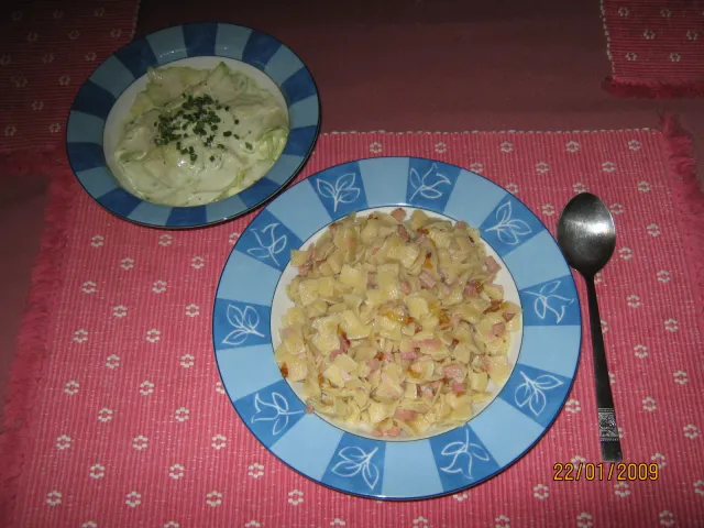 Schinkenfleckerln & Rahm Gurkensalat