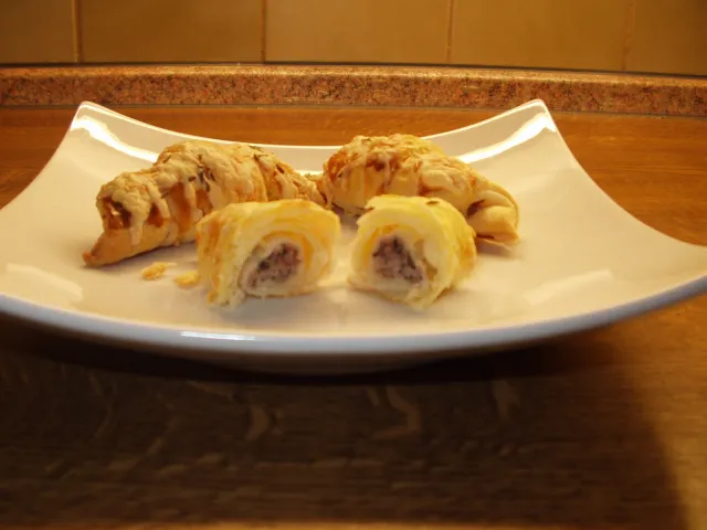 Blätterteigschinkenstangerln