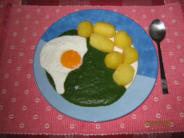 Spinat mit Spiegelei & Erdäpfeln