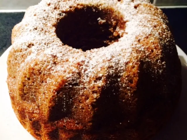 Apfel-Nuss Gugelhupf