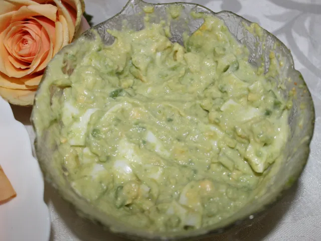 Avocado-Dip für Artischocken