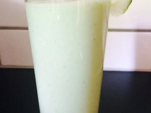 Smoothie von der Avocado und Gurke
