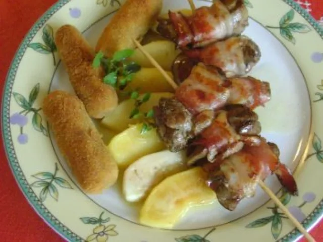 gedünstete Äpfel mit Hühnerleber und frischen Majoran