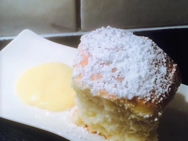 Buchteln mit Vanillesauce