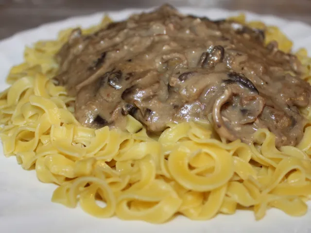 Nudeln mit Champignonsauce