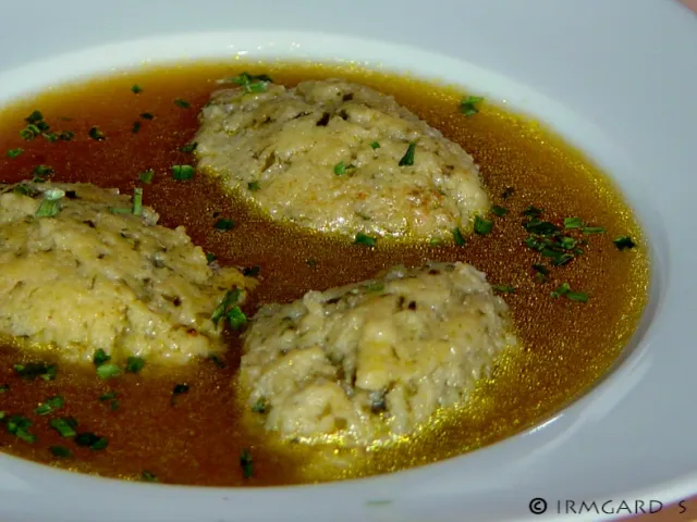 Bärlauchnockerlsuppe