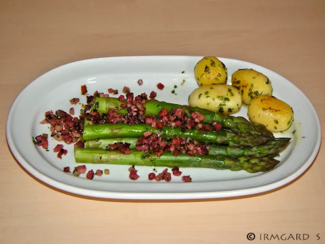 Grünspargel Trentiner Art