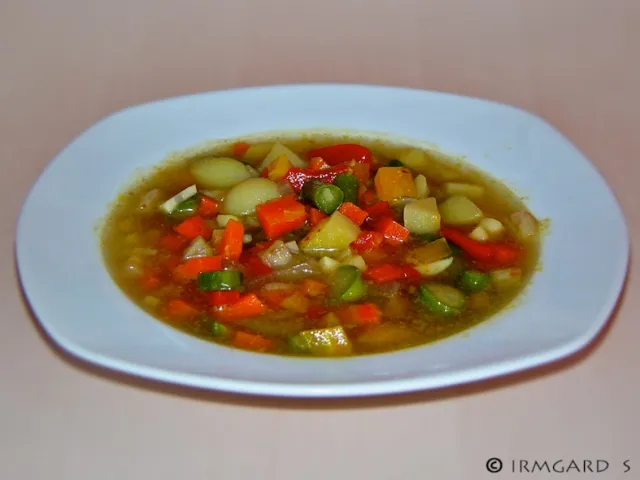 Bunte Gemüsesuppe