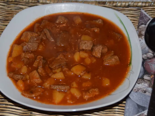 Albanische Kartoffelsuppe