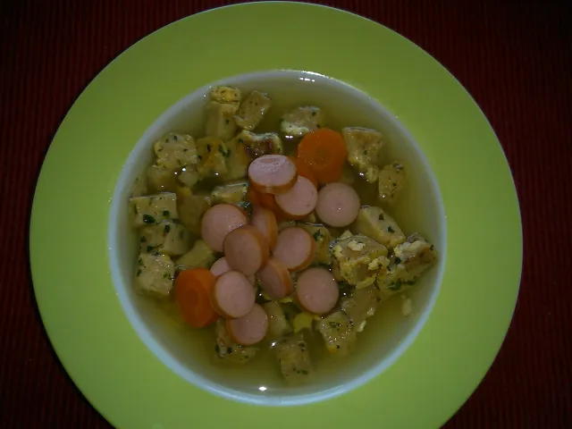 Hühnersuppe mit deftiger Einlage