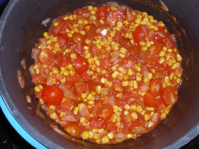Mais-Chili mit Tomaten und Pfeffer