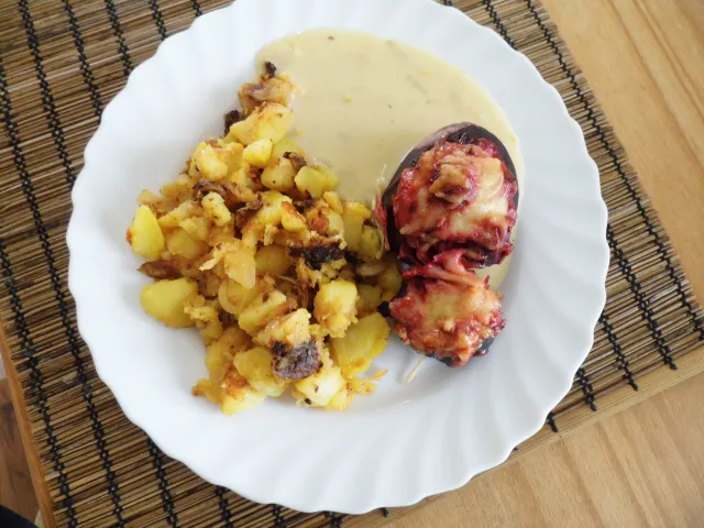 Gefüllte Rote Bete mit Meerrettichsauce