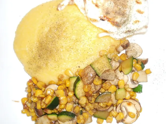 Gebratenes Gemüse mit Polenta