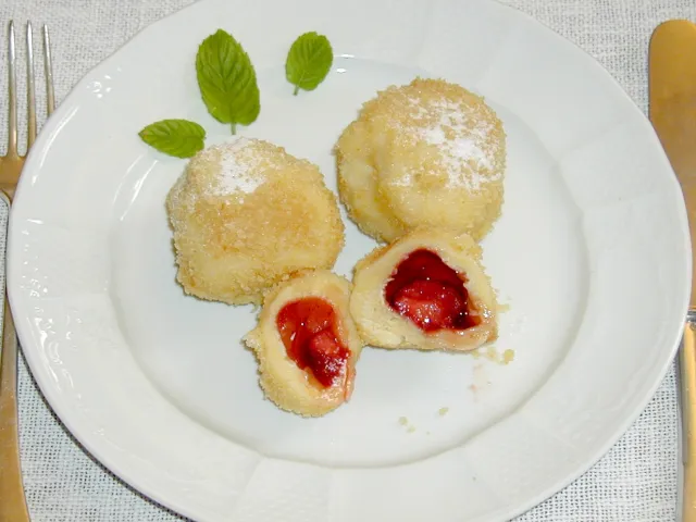 Erdbeerknödel (Marillenknödel)