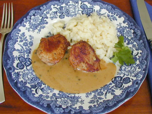 Schweinsfischerl in Pfefferrahmsauce