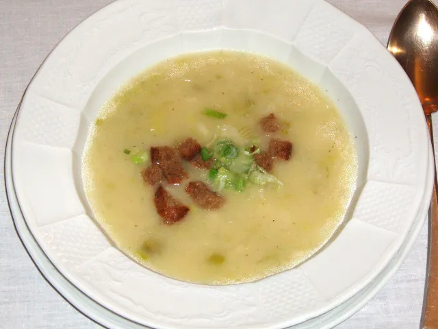 Frühlingszwiebelsuppe