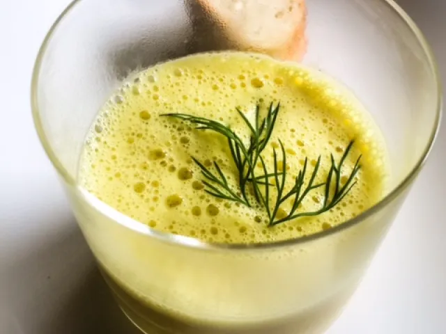 Gelbe Paprikaschaumsuppe