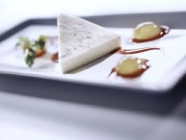 Gorgonzolamousse mit Weintrauben und Beerenauslese Nussberg