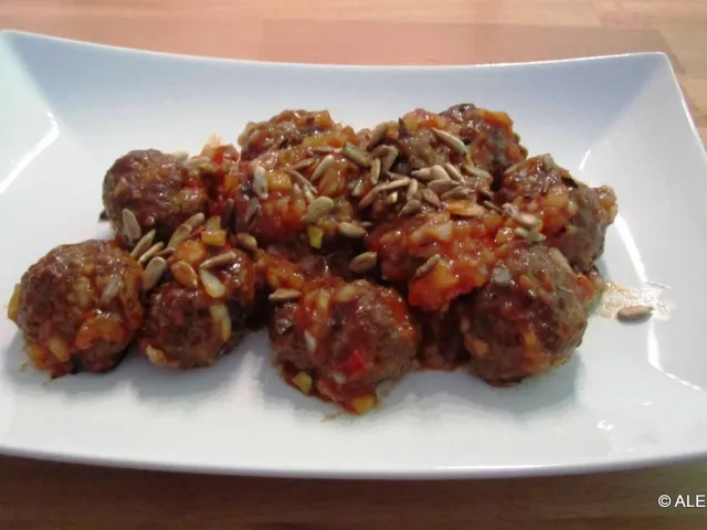 Faschierte Bällchen in Salsa Sherry Dip