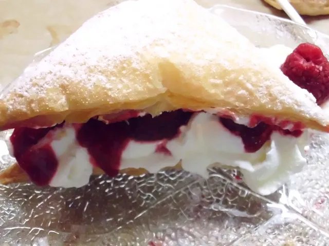 Himbeer - Blätterteigecken