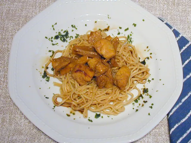 Hühnercurry mit Eiernudeln