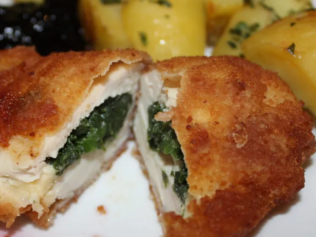 Panierte Schnitzel mit Spinat