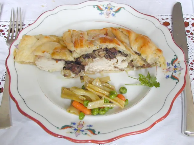 Gefüllte Hühnerbrust im Blätterteig