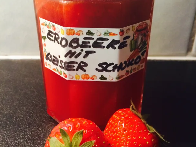 Erdbeermarmelade mit weißer Schokolade 