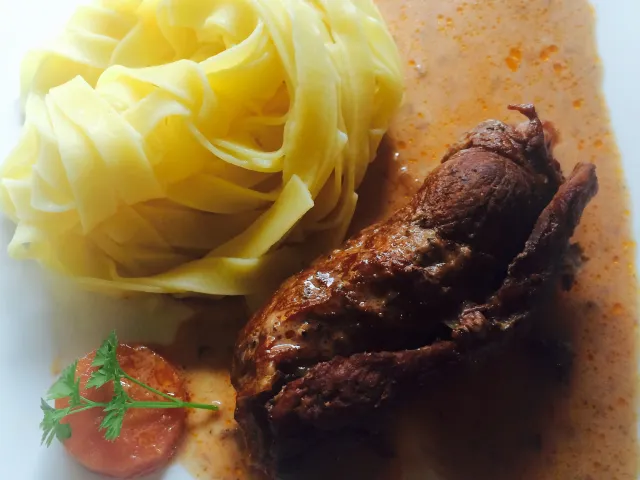 Geschmorte Rindsroulade in Portweinsauce