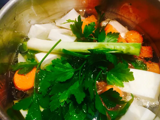 Selbstgemachter Gemüsefond