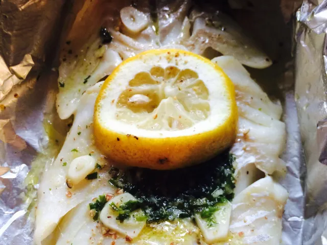 Gegrillter Kabeljau mit Kräuterbutter