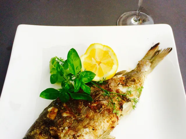Gegrillte Dorade ( Goldbrasse)